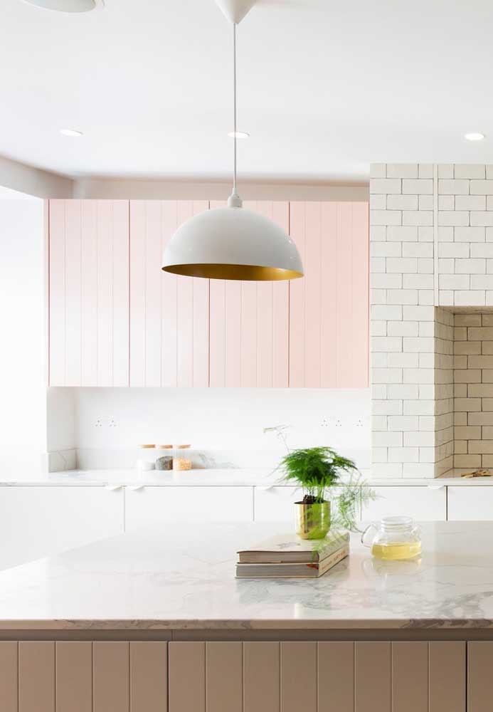 Cores claras e neutras para combinar com rosa na cozinha