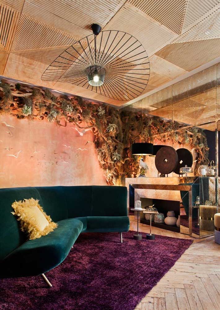 Sofá curvo verde: o ponto focal dessa sala contemporânea e cheia de personalidade