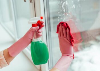 Como limpar vidro de janela: dicas e passo a passo para 6 tipos diferentes