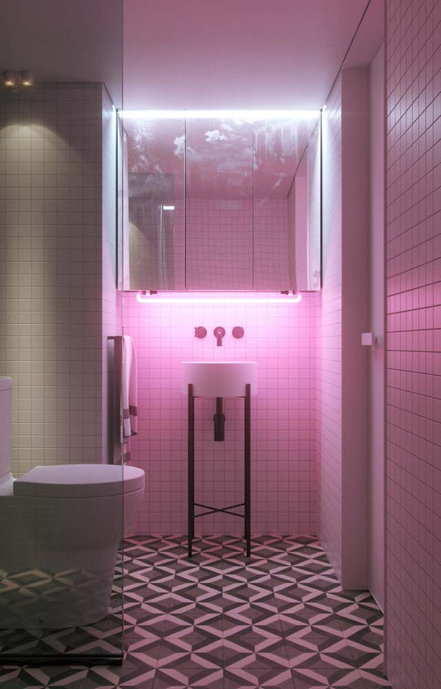 Uma pia para banheiro pequeno simples pode ganhar destaque com uma iluminação diferenciada