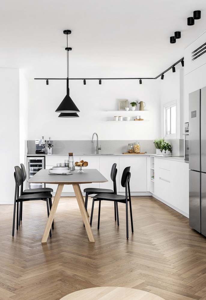 Projeto de cozinha minimalista preta e branca em L.