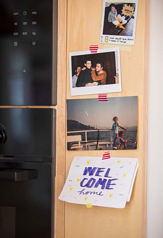Traga fotografias para deixar a sua cozinha personalizada com o estilo da sua família.