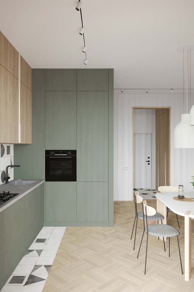 Sala de jantar integrada com cozinha no estilo minimalista.