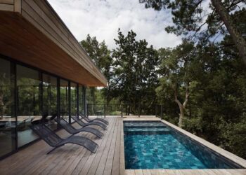 Cerâmica para piscina: vantagens, dicas para escolher e 50 ideias