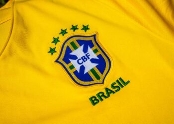 Como lavar camisa de time: dicas importantes e passo a passo