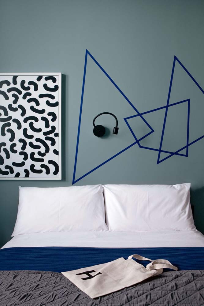 Mas se a intenção é criar uma decoração jovem e moderna use cinza e azul