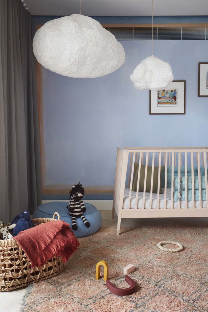 O azul claro está entre as cores de tinta para quarto de bebê preferidas
