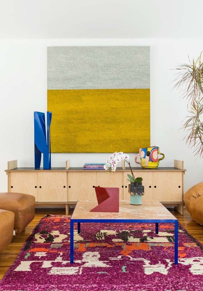 Quadro abstrato com amarelo e cinza para uma sala de estar colorida.