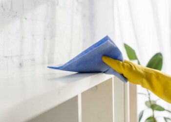 Conheça os benefícios de usar luva de limpeza