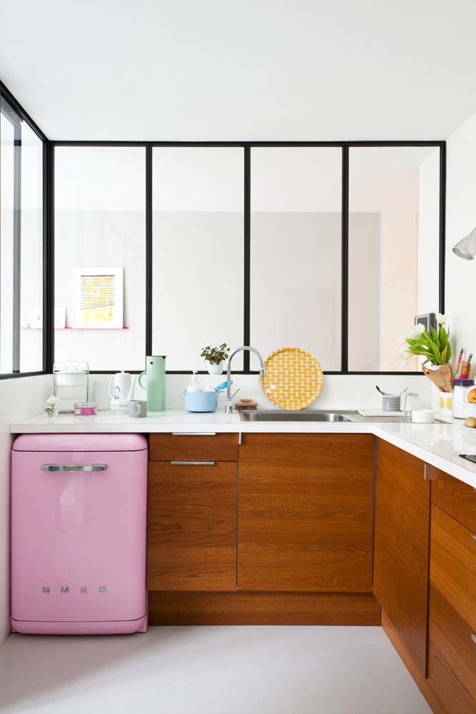 Cozinha em L com janela: leve o mesmo formato para a esquadria