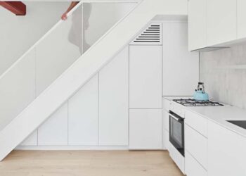 Armário embaixo da escada: dicas e 50 ideias perfeitas para se inspirar