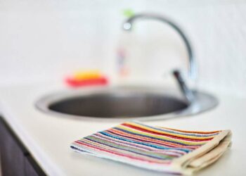 Como desencardir pano de prato: veja 7 maneiras eficazes para seguir