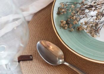 Sousplat de palha: 50 modelos para decorar sua mesa posta