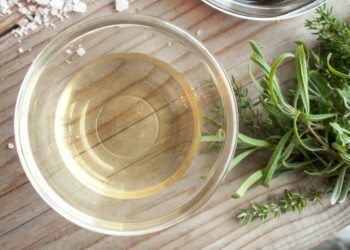 14 usos do vinagre em casa que você precisa conhecer e não sabia