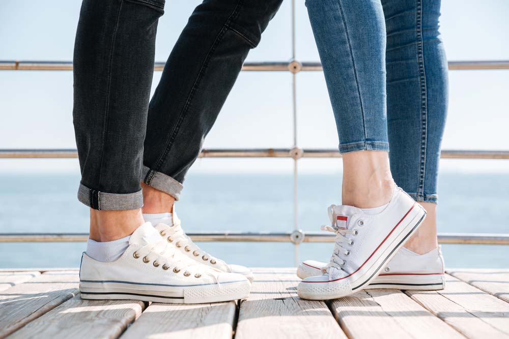 Tenis branco de plastico cheap