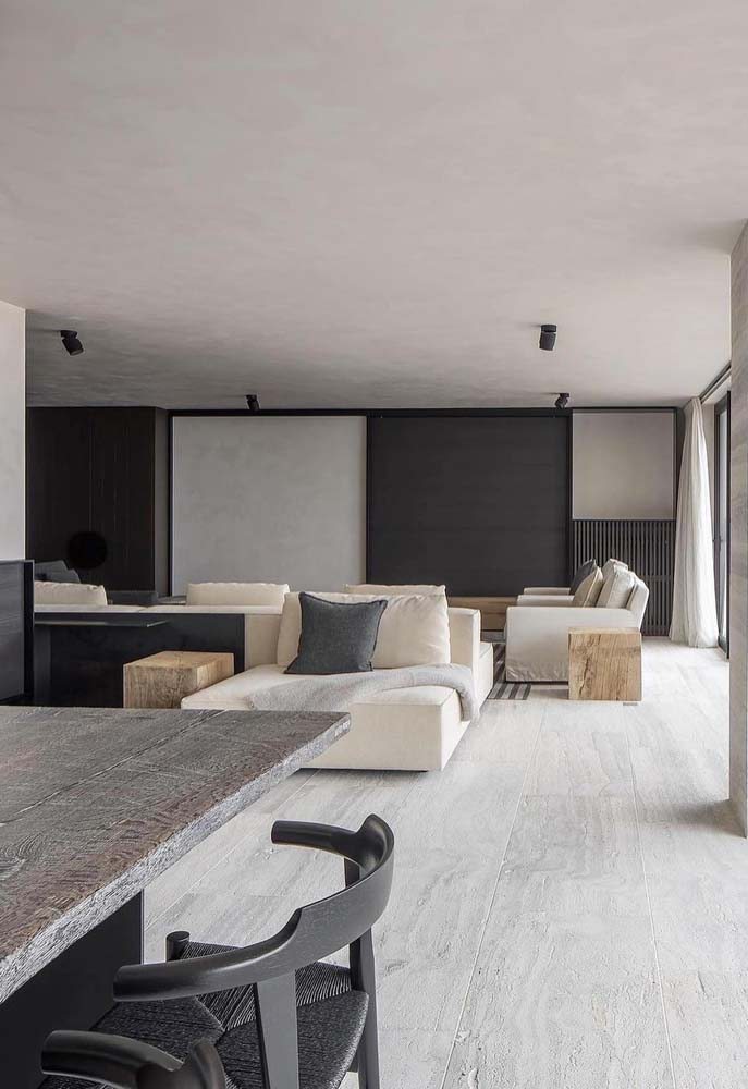 Use o sofá ilha modular para integrar a sala de estar com a sala de jantar