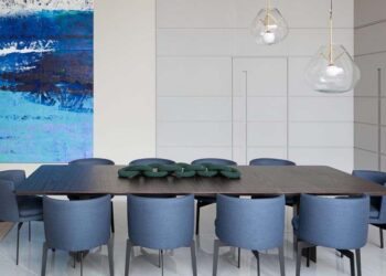 Cadeira azul: como escolher, dicas e lindos modelos na décor