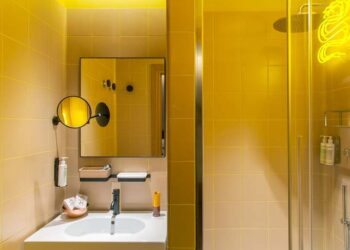 60 banheiros amarelos decorados: lindos projetos decorativos