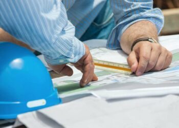 Empreiteiro de obras: o que faz, vantagens, vale a pena contratar um?