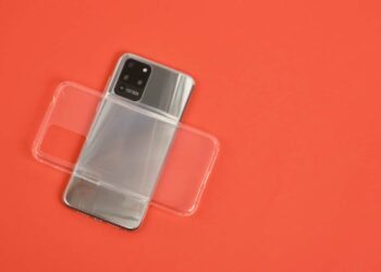 Como limpar capinha transparente: veja o passo a passo certeiro