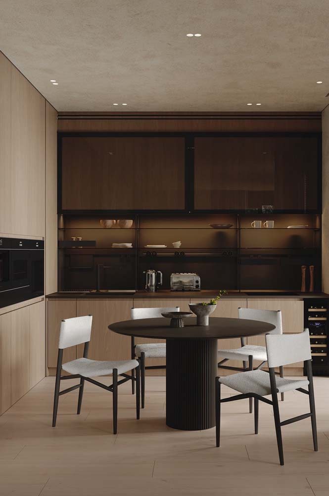 Outra ângulo do projeto minimalista de cozinha minimalista com marrom e madeira clara