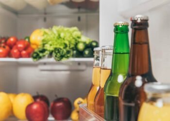 Como descongelar geladeira: veja o passo a passo facilitado