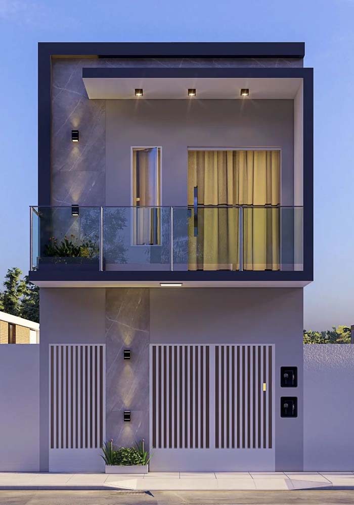 Uma fachada de casa simples com varanda para usar durante o dia e de noite