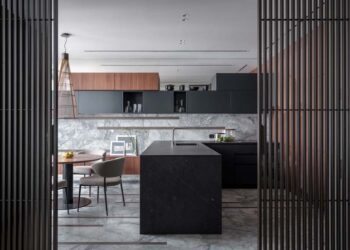 Porta de correr para cozinha: vantagens, dicas e 50 modelos