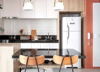 Cozinhas com ilha central: vantagens, dicas e 100 projetos incríveis