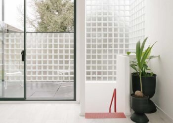 Tijolo de vidro: modelos, preços e 55 projetos inspiradores