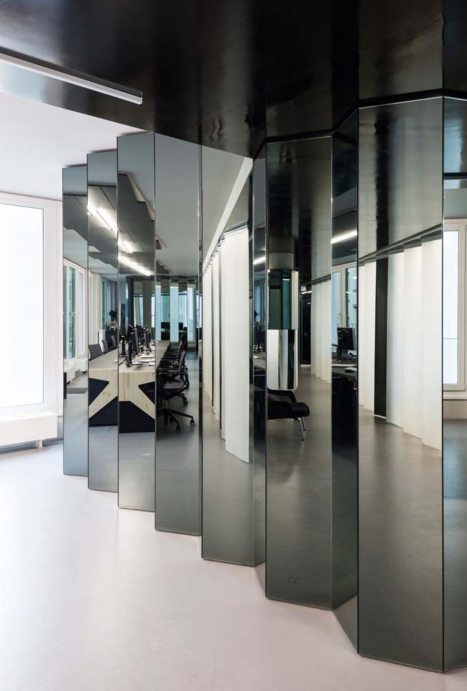 Os espelhos são incríveis! Com eles, a empresa fica mais sofisticada e até maior.