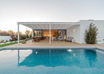 Piscina em casa: como projetar, dicas valiosas e manutenção