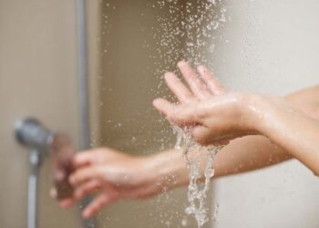 Chuveiro não esquenta: causas, soluções e dicas de manutenção