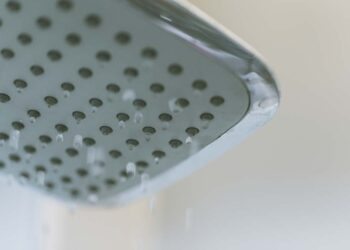 Como aumentar a pressão do chuveiro: 8 causas e 7 soluções