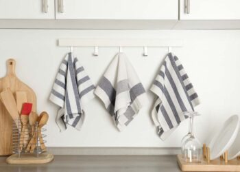 Como lavar pano de prato: 3 técnicas, manchado e encardido