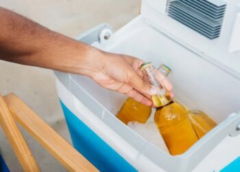 Como gelar cerveja rápido: aprenda 6 truques de mestre