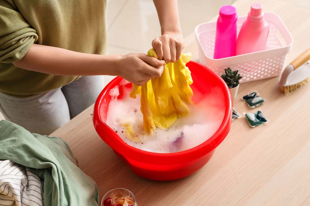 Como Tirar Mofo de Roupa Colorida: Passo a Passo Simples e Prático