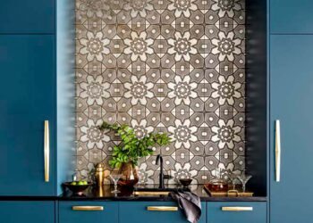 Adesivo para azulejo: como aplicar, limpar e 50 ideias incríveis