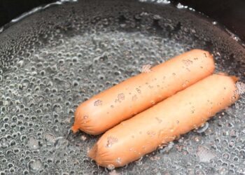 Como cozinhar salsicha: as melhores dicas de preparo e cozimento