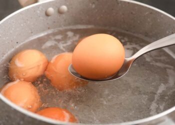 Como cozinhar ovo: 6 técnicas fáceis e eficazes com passo a passo