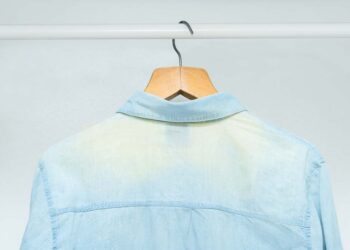 Roupa desbotada: principais causas, como evitar e recuperar a cor