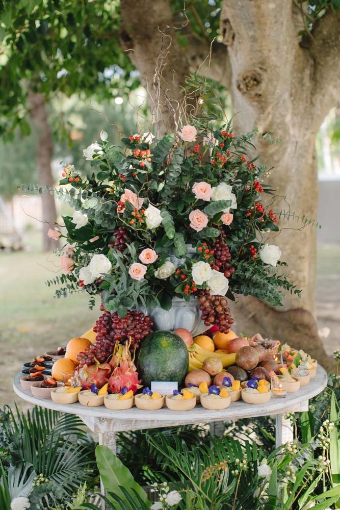 A mesa de frutas rústica nunca sai de moda!