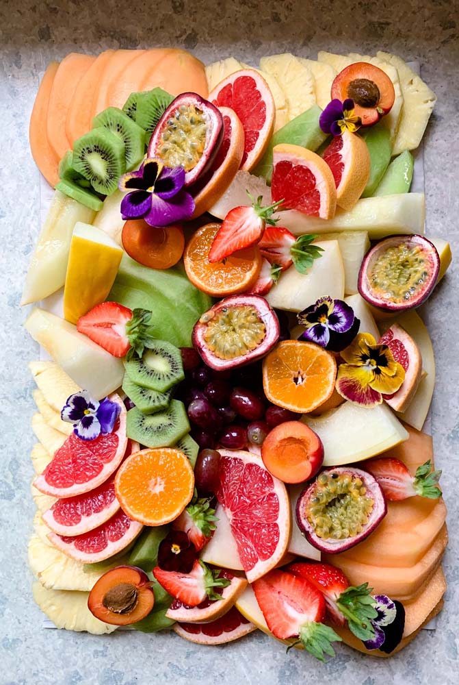 Trabalhe as cores e os cortes das frutas.