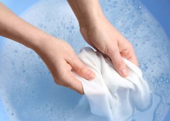 Como lavar roupa branca: mantenha-as impecáveis com essas dicas