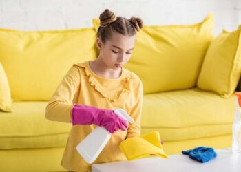 Tarefas domésticas por idade: veja a lista para colocar em prática