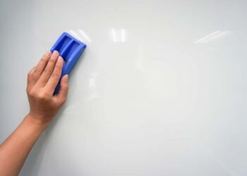 Como limpar quadro branco: passo a passo, dicas e cuidados