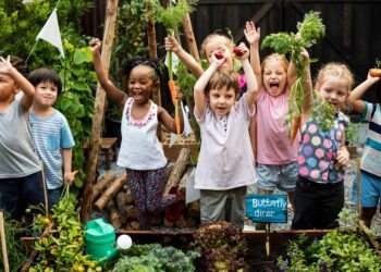 Horta para crianças: importância, como fazer e dicas para plantar