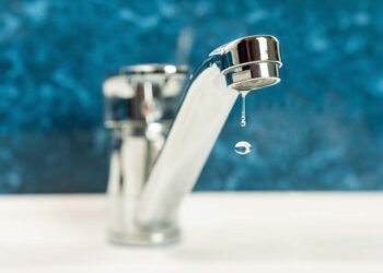 Torneira pingando: principais causas, soluções e como evitar?