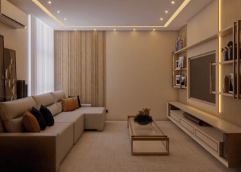 Sala de TV moderna: 60 projetos incríveis com dicas profissionais