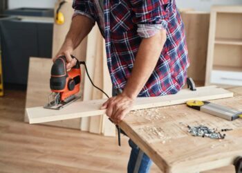 Como fazer escada de madeira: veja o passo e materiais necessários